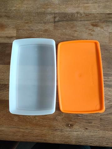 Tupperware diepvriesbak/ broodtrommel beschikbaar voor biedingen