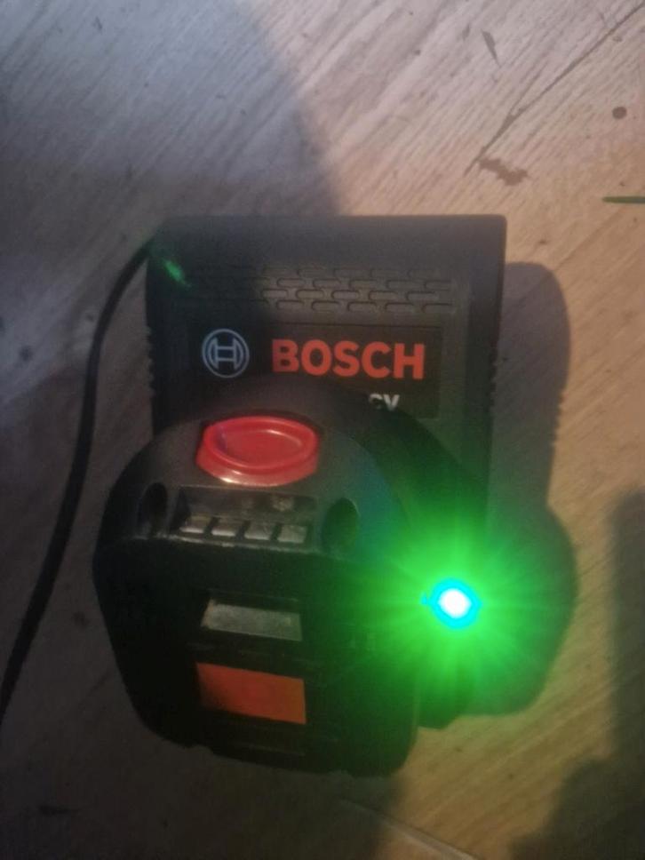 Bosch Acculader met Accu, Doe-het-zelf en Verbouw, Gereedschap | Machine-onderdelen en Toebehoren, Gebruikt, Ophalen of Verzenden