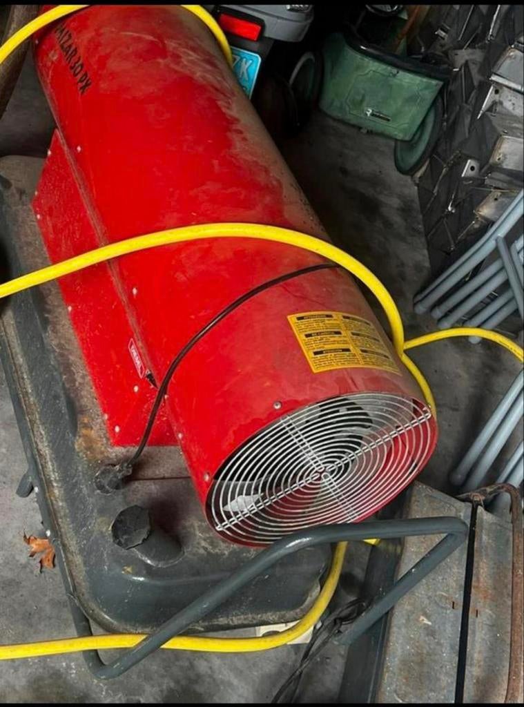 Hete luchtkanon op diesel, Doe-het-zelf en Verbouw, Compressors, 100 liter of meer, Ophalen of Verzenden, Zo goed als nieuw, 800 liter/min of meer