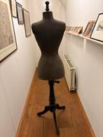 Antieke Paspop op Voet, Ophalen