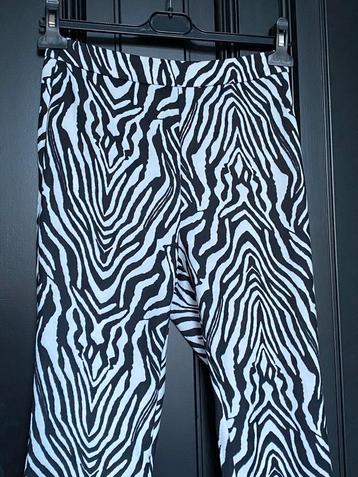 Uitlopende flared broek met zebraprint zebra beschikbaar voor biedingen