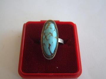 vintage ring met turkois of turkois kleurige steen? beschikbaar voor biedingen