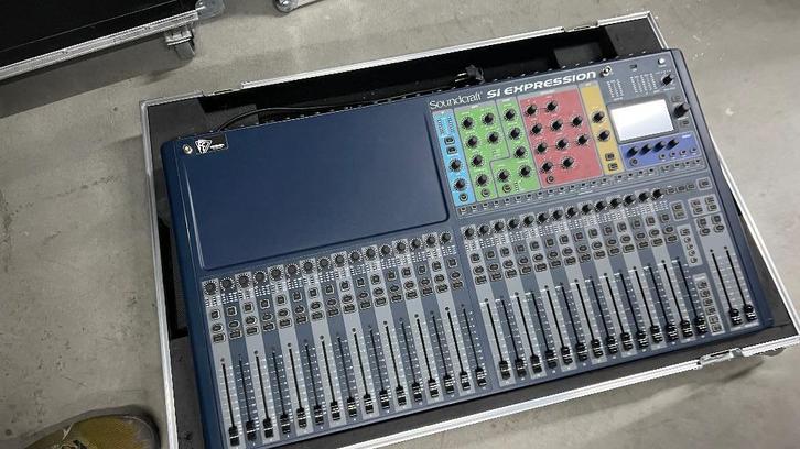Soundcraft SI expression 3 32 k digitale mixer &  flightcase, Muziek en Instrumenten, Mengpanelen, Zo goed als nieuw, 20 kanalen of meer