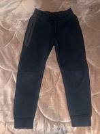 Nike Tech Fleece Broek Maat M (137-147) Kids, Ophalen of Verzenden, Zo goed als nieuw, Jongen, Setje