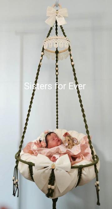 Reborn ,baby, poppen hangwieg wieg van Sisters for Ever 