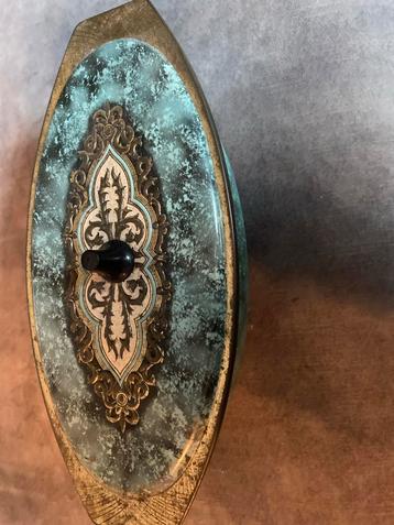 Oude D.B.F. Vintage Blik beschikbaar voor biedingen