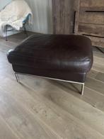 voetenbankje bruin leer rvs onderstel, Ophalen, Leer, 75 tot 100 cm, Zo goed als nieuw
