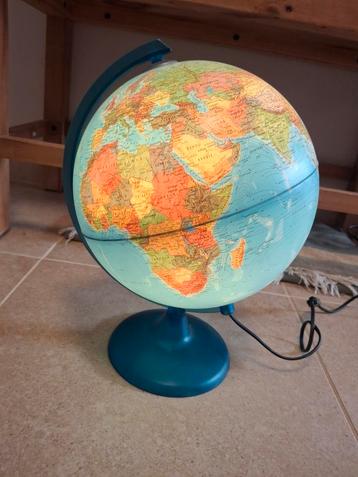 Verlichte Globe - Wereldbol beschikbaar voor biedingen