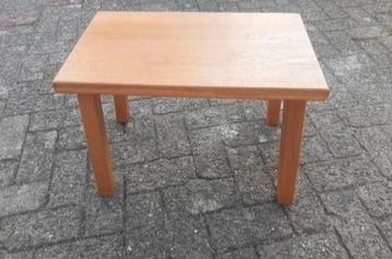 Houten bijzettafel  beschikbaar voor biedingen