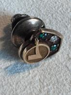 Gouden jubileum speld met diamant en saffier, Sieraden, Tassen en Uiterlijk, Broches, Ophalen of Verzenden, Zo goed als nieuw