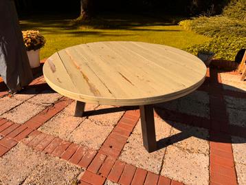 Tuintafel / Poten beschikbaar voor biedingen