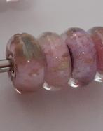Trollbeads roze met gouden glitters, Sieraden, Tassen en Uiterlijk, Bedels, Glas of Kristal, Ophalen of Verzenden, Zo goed als nieuw