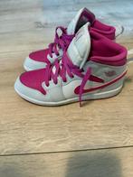 Nike Jordan 1 Mid Fire Pink - Maat 35, Ophalen of Verzenden, Zo goed als nieuw, Meisje, Sportschoenen