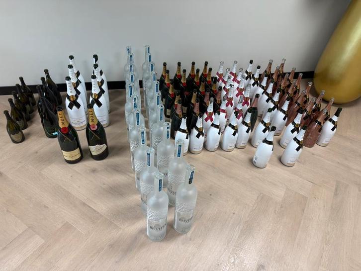 91 lege Flessen Dom Perigonon / Moet / Belveder 1.5 en 3 l, Verzamelen, Merken en Reclamevoorwerpen, Gebruikt, Overige typen, Ophalen