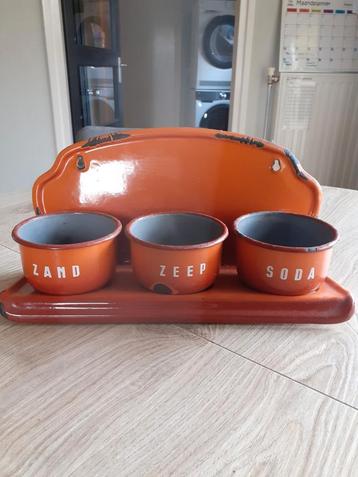 Vintage set zand zeep en soda inclusief wandbeugel.  beschikbaar voor biedingen