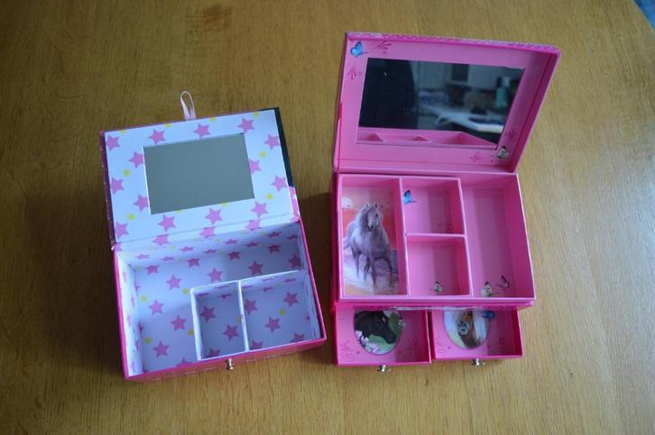 Paarden bewaardoosjes 2x ( miss Melody ), Kinderen en Baby's, Kindermode-accessoires, Zo goed als nieuw, Ophalen of Verzenden