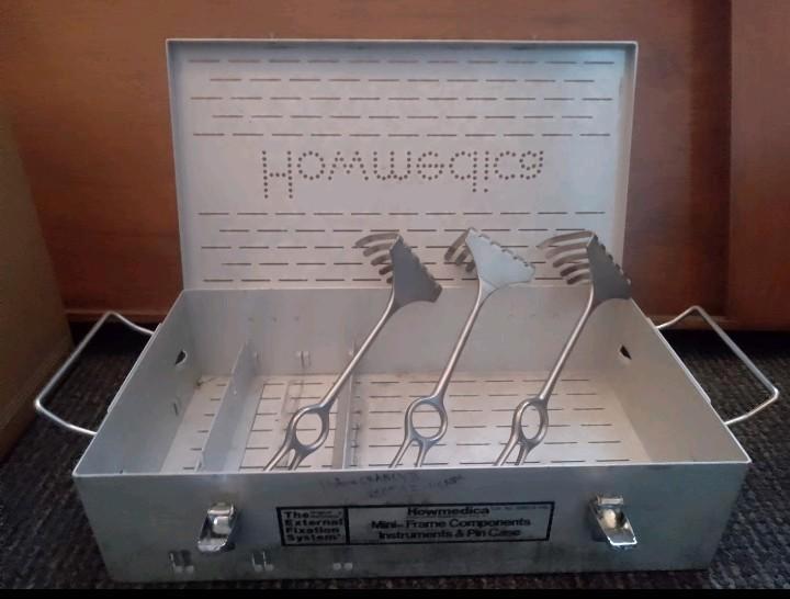 HOWMEDICA STERILISATIE Box voor Medisch Gereedschap, Antiek en Kunst, Antiek | Gereedschap en Instrumenten, Ophalen of Verzenden