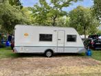 Compleet uitgeruste Eifelland Holiday 500 TKM, Caravans en Kamperen, Caravans, Treinzit, 5 tot 6 meter, Vast bed, 1000 - 1250 kg