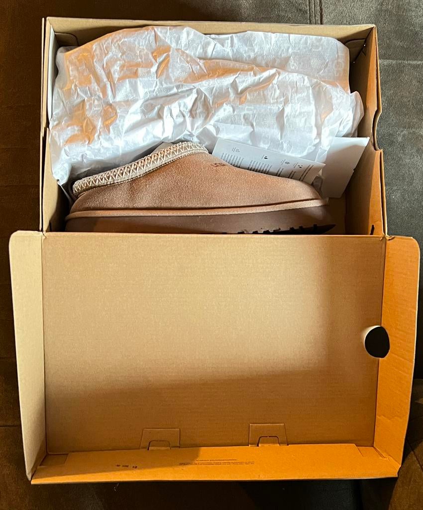 UGG K TAZZ Maat 38 Bruin Nieuw in doos, Bruin, Instappers, Ophalen of Verzenden, Zo goed als nieuw