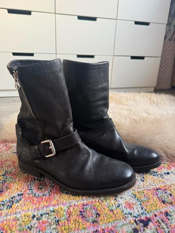 Veterloze boots Hugo Boss echt leer maat 41 beschikbaar voor biedingen