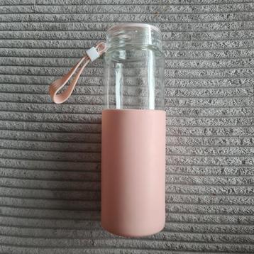 Glazen water flesje beschikbaar voor biedingen