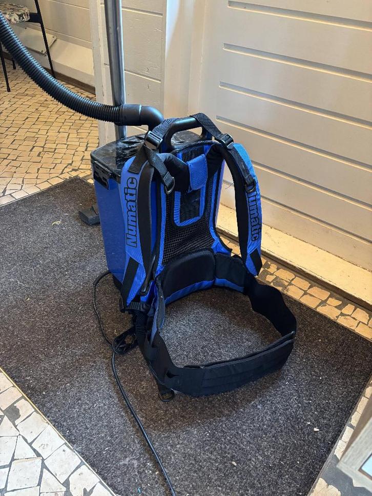 Numatic Rugstofzuiger, Witgoed en Apparatuur, Stofzuigers, Gebruikt, Stofzuiger, Minder dan 1200 watt, Stofzak, Ophalen