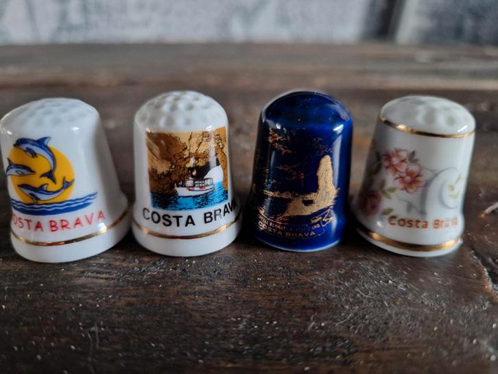 Vinghoedjes Costa Brava, Verzamelen, Vingerhoedjes, Gebruikt, Nederland, Porselein, Ophalen of Verzenden
