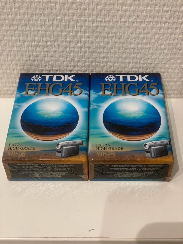 2 st. TDK EHG45 Extra High Grade VHS-C cassettebandjes nieuw, Verzamelen, Fotografica en Filmapparatuur, Overige typen, 1980 tot heden