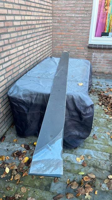 Trespa antraciet strook van 3m beschikbaar voor biedingen