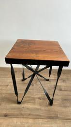 Bijzettafel met houtenblad en zwart ijzer onderstel, Minder dan 55 cm, Vierkant, Zo goed als nieuw, Hout