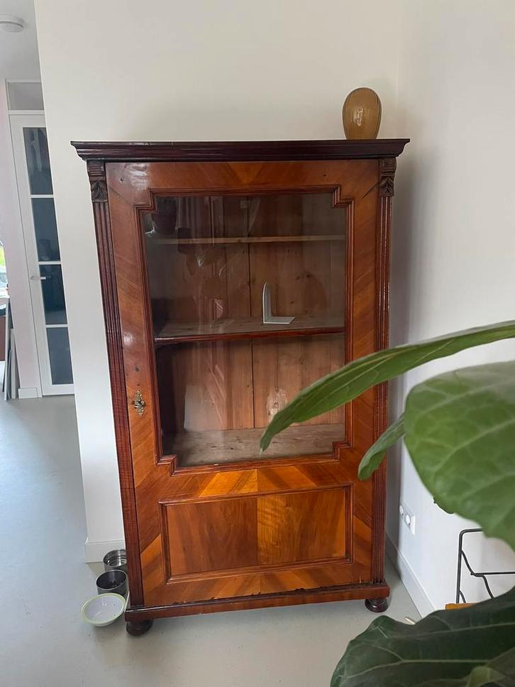 Antieke vitrinekast / servieskast van massief hout, Huis en Inrichting, Kasten | Vitrinekasten, Gebruikt, 150 tot 200 cm, 50 tot 100 cm