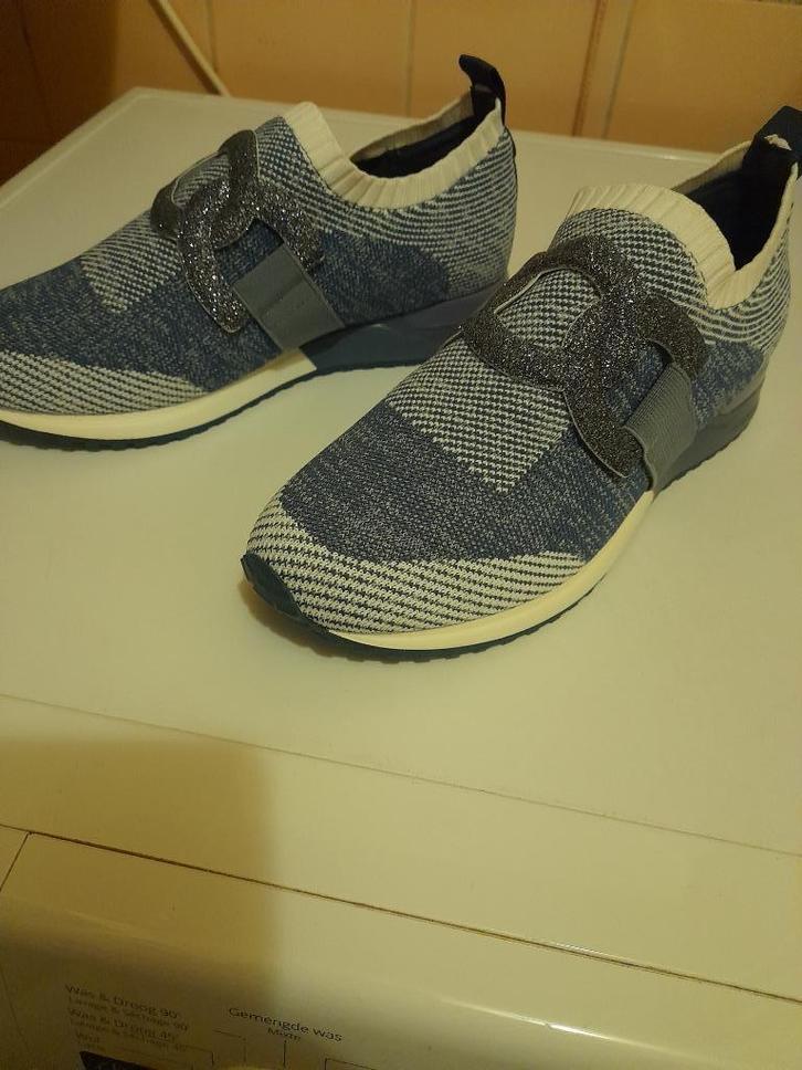 Sneakers blauw wit glitter La Strada mt 38, Kleding | Dames, Schoenen, Zo goed als nieuw, Sneakers of Gympen, Blauw, Ophalen of Verzenden