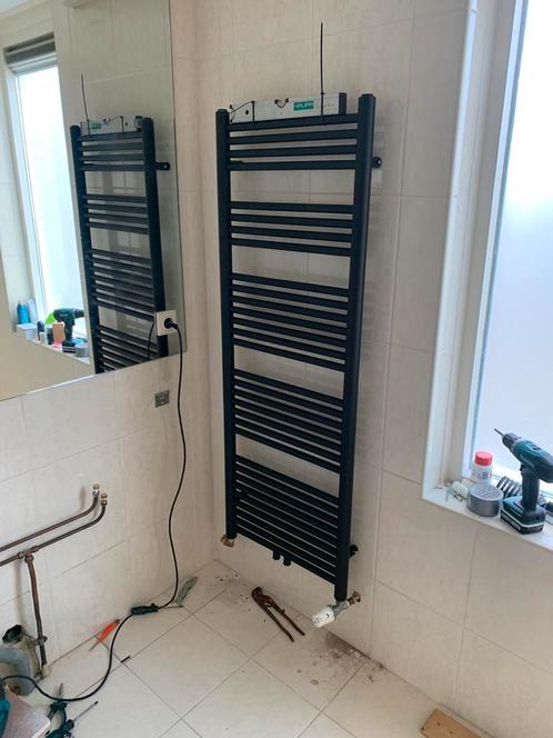 Nieuwe handdoekradiator, Doe-het-zelf en Verbouw, Verwarming en Radiatoren, Zo goed als nieuw, Radiator, 800 watt of meer, 80 cm of meer