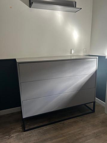 Dressoir/commode met bijpassend wandplankje