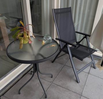 Tuinset of voor op balkon/stoelen (2x) & rond tafeltje beschikbaar voor biedingen