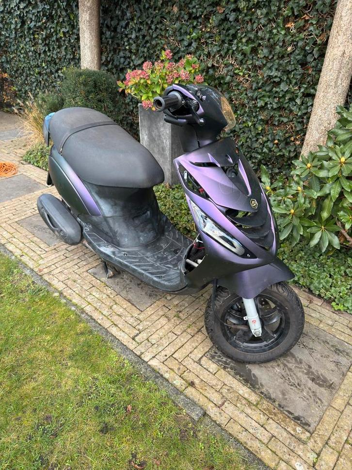 Piaggio Zip iGet brom, Fietsen en Brommers, Scooters | Piaggio, Zo goed als nieuw, Zip, Benzine, Ophalen of Verzenden