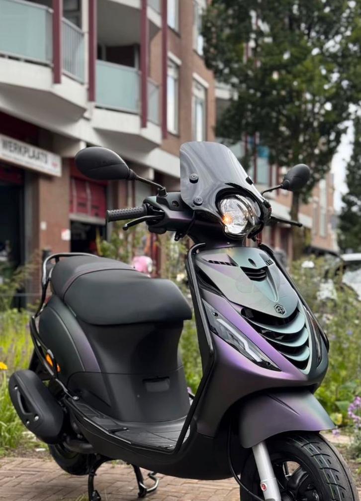 Piaggio zip 2024 full option snor, Fietsen en Brommers, Scooters | Piaggio, Zo goed als nieuw, Zip, Benzine, Ophalen