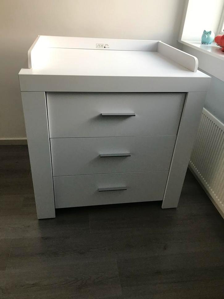 Witte babykamer - ledikant, kast, commode, Kinderen en Baby's, Kinderkamer | Complete kinderkamers, Gebruikt, Jongetje of Meisje