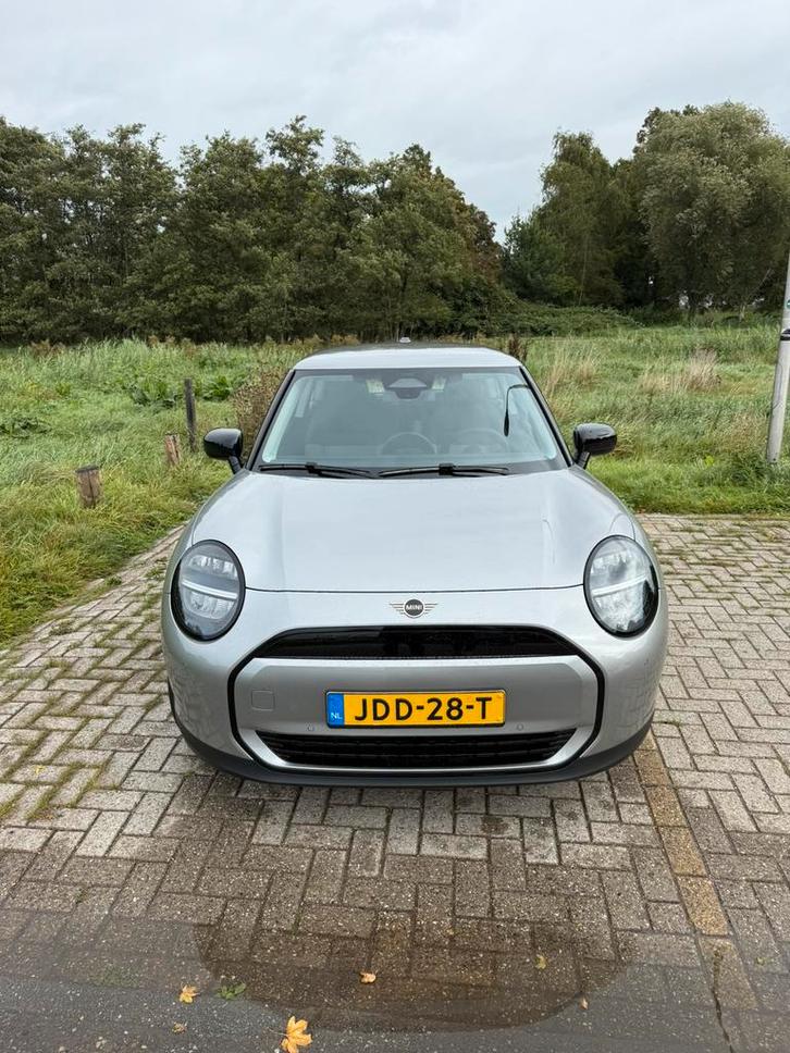 Mini Cooper 40,7 kWh 180pk Grijs bj 2025 bijna geen km’s, Auto's, Mini, Particulier, Cooper, ABS, Achteruitrijcamera, Airbags