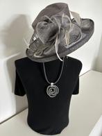 Dames Gelegenheids Hoed, Kleding | Dames, Gelegenheidskleding, Ophalen, Maat 46/48 (XL) of groter, Zo goed als nieuw, Grijs