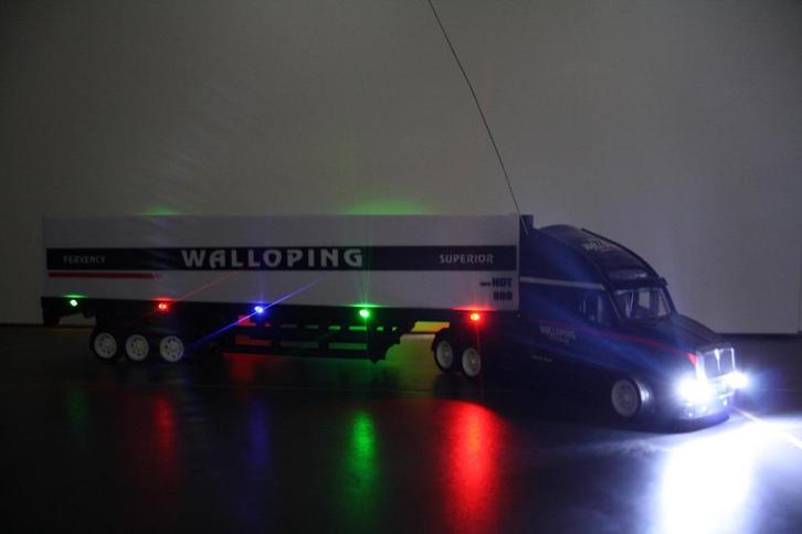 Op Afstand Bestuurbare R/C Vrachtwagen Met Coole Verlichting, Hobby en Vrije tijd, Modelbouw | Radiografisch | Auto's, Nieuw, Auto onroad