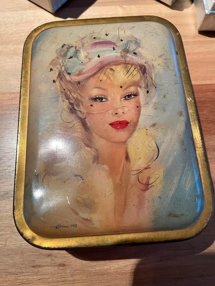 Retro Blikje met Jonge Vrouw, Antiek en Kunst, Antiek | Tin, Ophalen of Verzenden