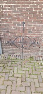 Smeedijzeren raamrooster antiek, Ophalen