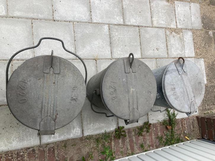 Zinken vuilnisemmer/bak GK Gemeente Krabbendijke, Huis en Inrichting, Woonaccessoires | Prullenbakken, Gebruikt, Metaal, Minder dan 50 cm