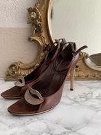 Yves Saint Laurent hakken, Ophalen