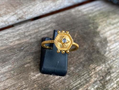 Prachtige vergulde ring versierd met een Labradoriet steentj, Sieraden, Tassen en Uiterlijk, Ringen, Zo goed als nieuw, Dame, 17 tot 18