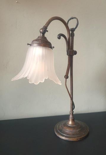 Klassieke vintage messing bureaulamp - bloemkap beschikbaar voor biedingen