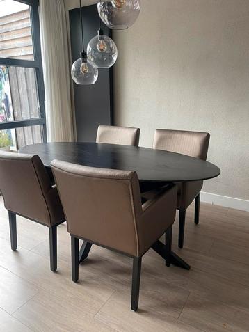 4 stoelen + gratis tafel