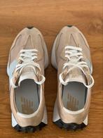 New Balance 327, Kleding | Heren, Schoenen, Ophalen of Verzenden, Zo goed als nieuw, Overige kleuren