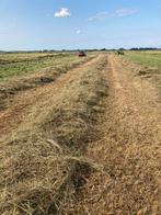 Kleine pakken hooi en grote balen voordroog hooi, Ophalen, Vee